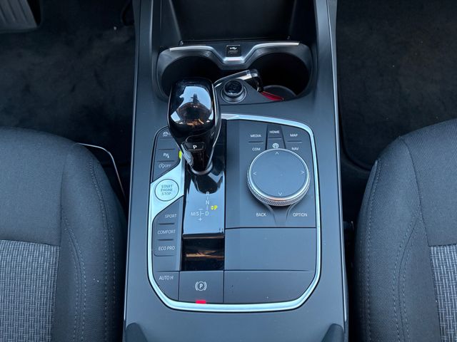 Fahrzeugabbildung BMW 120 d Advantage -AUT/LED/PDC/Sitzheiz-