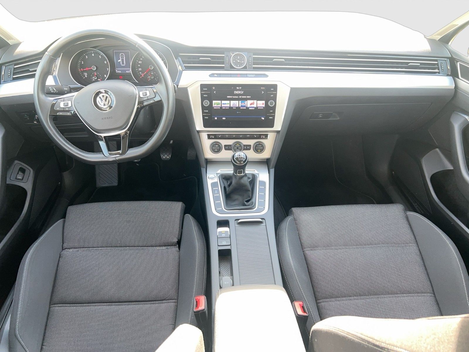 Fahrzeugabbildung Volkswagen Passat Variant TSI Comfortline BMT LED Navi ACC