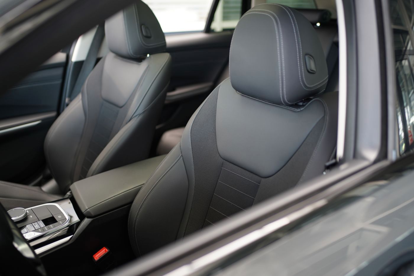 Fahrzeugabbildung BMW 320iA+Komfortzug. +DrivingAssist+PanoramaGlasdac