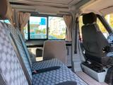 Ford Bus mit Camper-Ausbau und Aufstelldach - Ford Transit: Camper