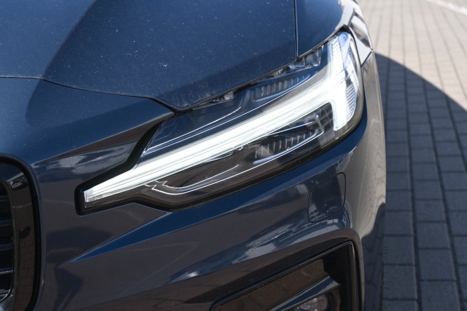 Fahrzeugabbildung Volvo V60 B4  Diesel Plus Dark *H&K*LED*360*LED*FSHZG