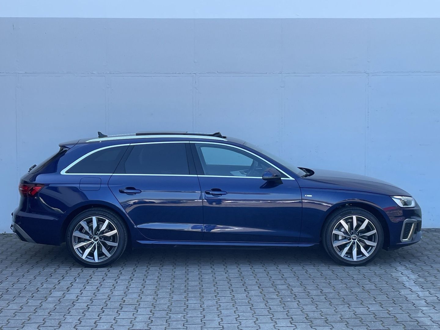A4 40 TFSI Avant S line quattro Matrix/AHK/Pano/