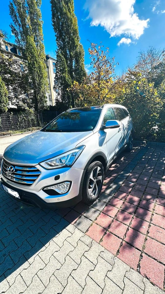 Hyundai Grand Santa Fe