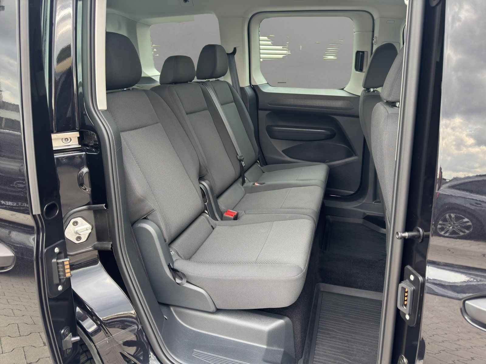 Fahrzeugabbildung Ford Tourneo Connect 2.0 Trend AHK/PDC/TEMPOMAT/NAVI/