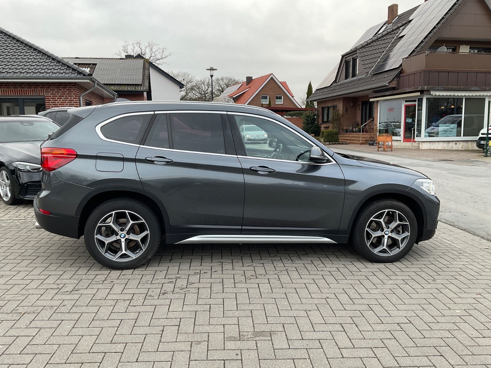 Fahrzeugabbildung BMW X1 sDrive20i xLine,AHK,Navi,Leder,GJR