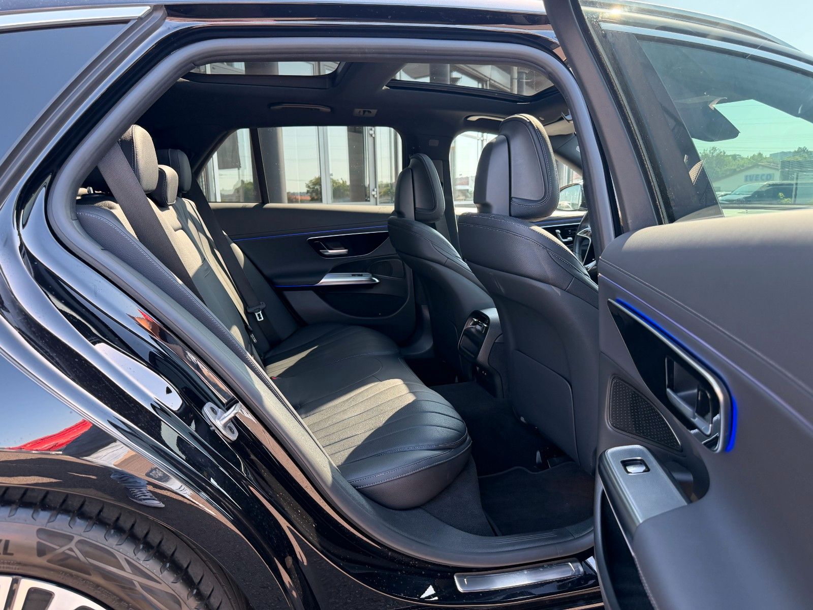 Fahrzeugabbildung Mercedes-Benz E 450d 4M T Avantgarde+Pano+AHK+Distr+Memory