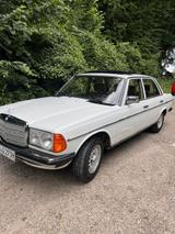 Mercedes-Benz 230 - Mercedes-Benz 230 mit 5 Türen