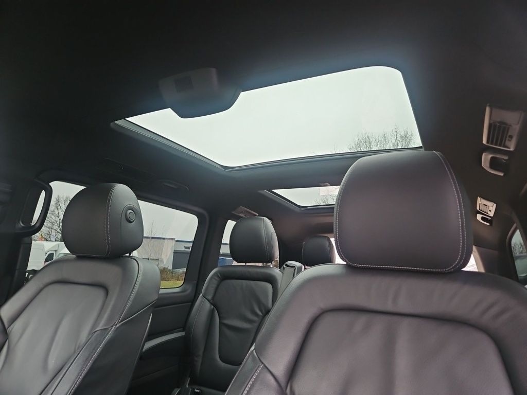 Fahrzeugabbildung Mercedes-Benz V 300 ED/L 4x4 AMG 2,5t AHK PANO DISTRONIC EASY