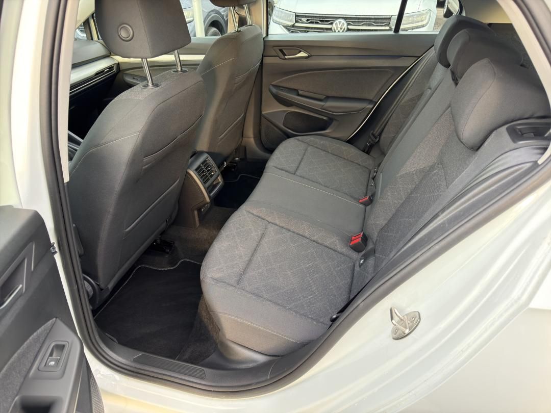 Fahrzeugabbildung Volkswagen Golf Life VIII 1.5 TSI,RearView,Climatronic,SH,L