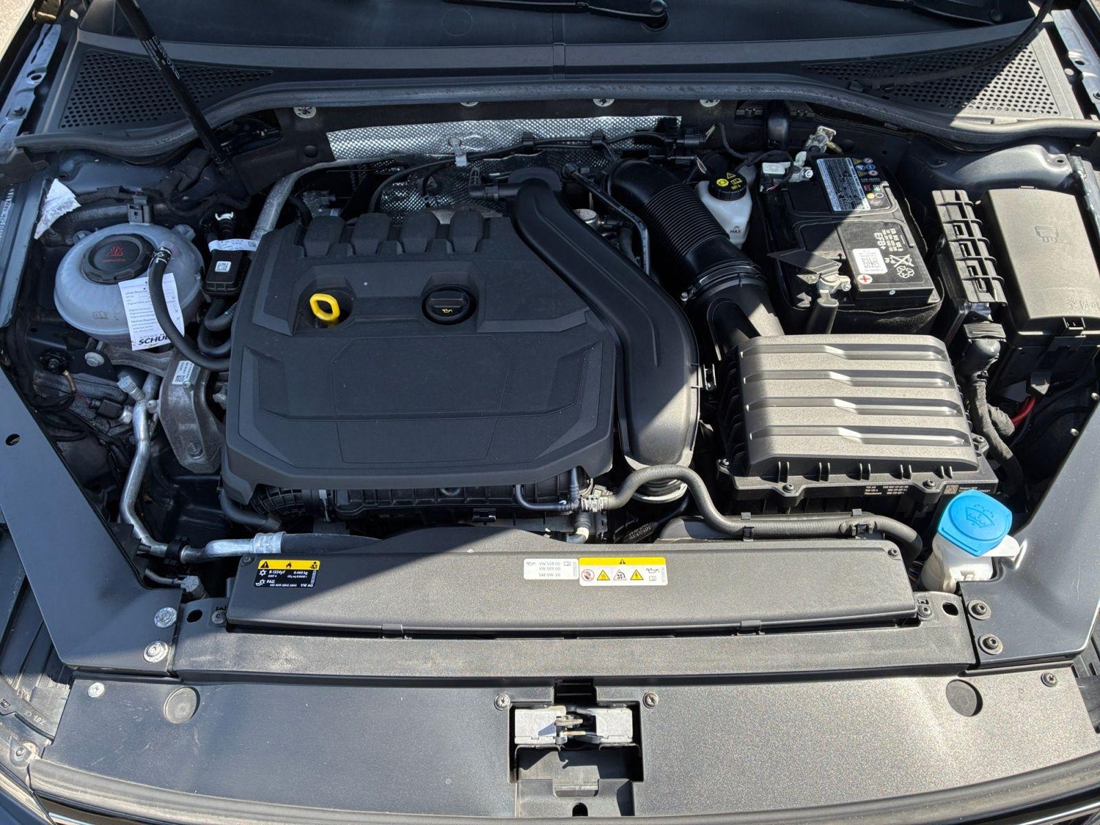 Volkswagen Passat Variant Business 1.5 TSI DSG / Navi, AHK