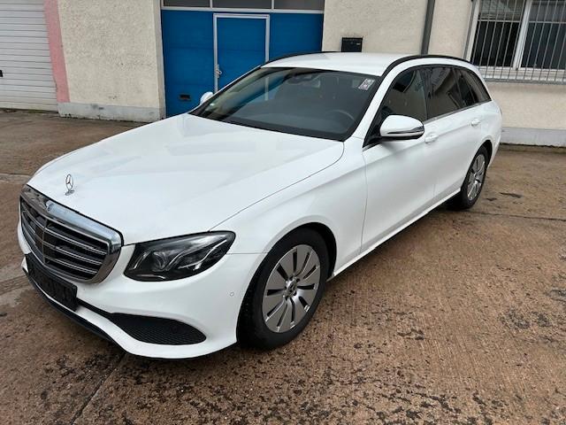 Mercedes-Benz E 220 T D  4Matic LED  Standh. Sitzh. Navi Luft