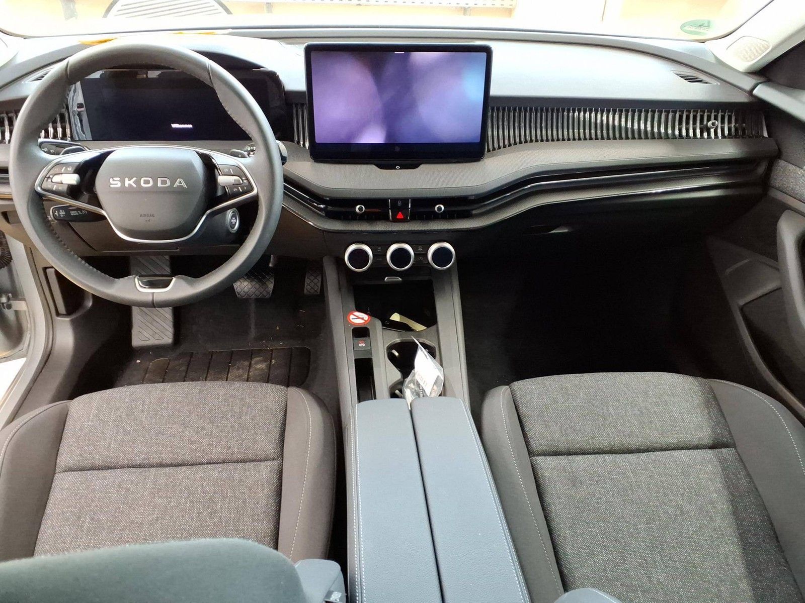 Fahrzeugabbildung SKODA Superb Combi 1.5 TSI Essence DSG LED Navi AID AC