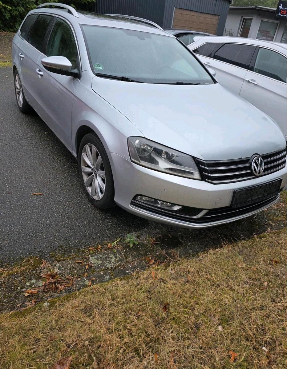 Volkswagen Passat 2012 — interior