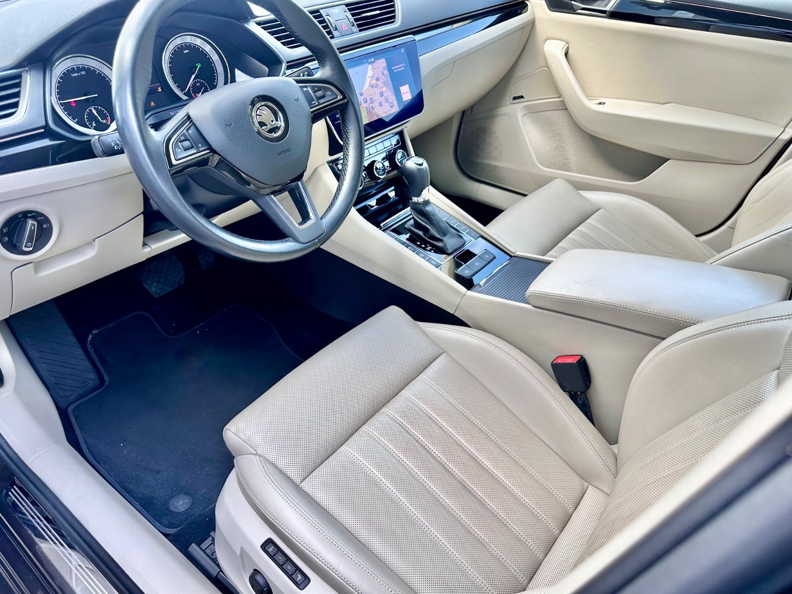 Fahrzeugabbildung SKODA SUPERB L&K 4x4*AHK+LEDER+DSG*MOD.2019*