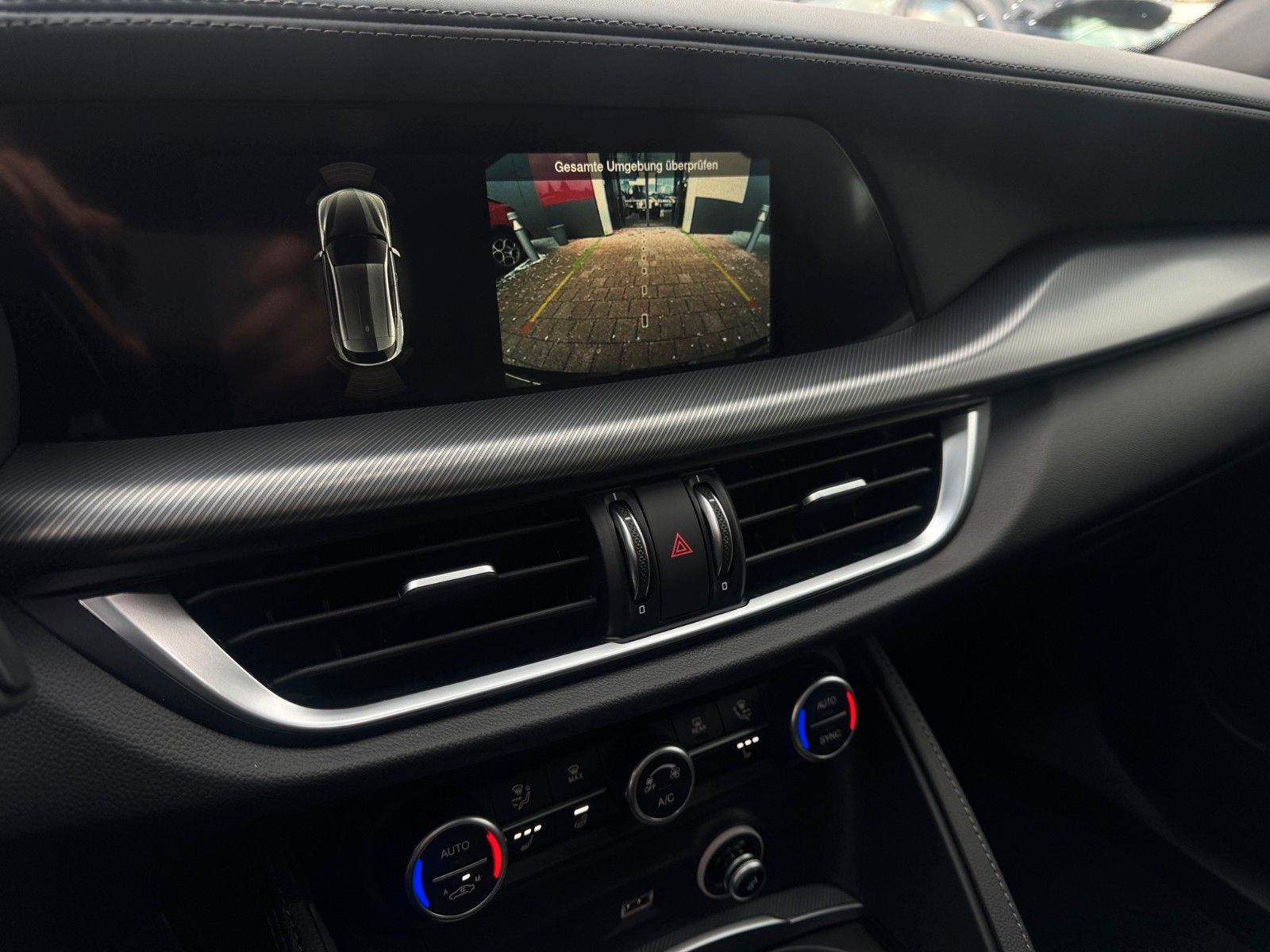 Fahrzeugabbildung Alfa Romeo VELOCE 280PS AT8 Q4 AHK MEMORY LEDER NAVI PANO