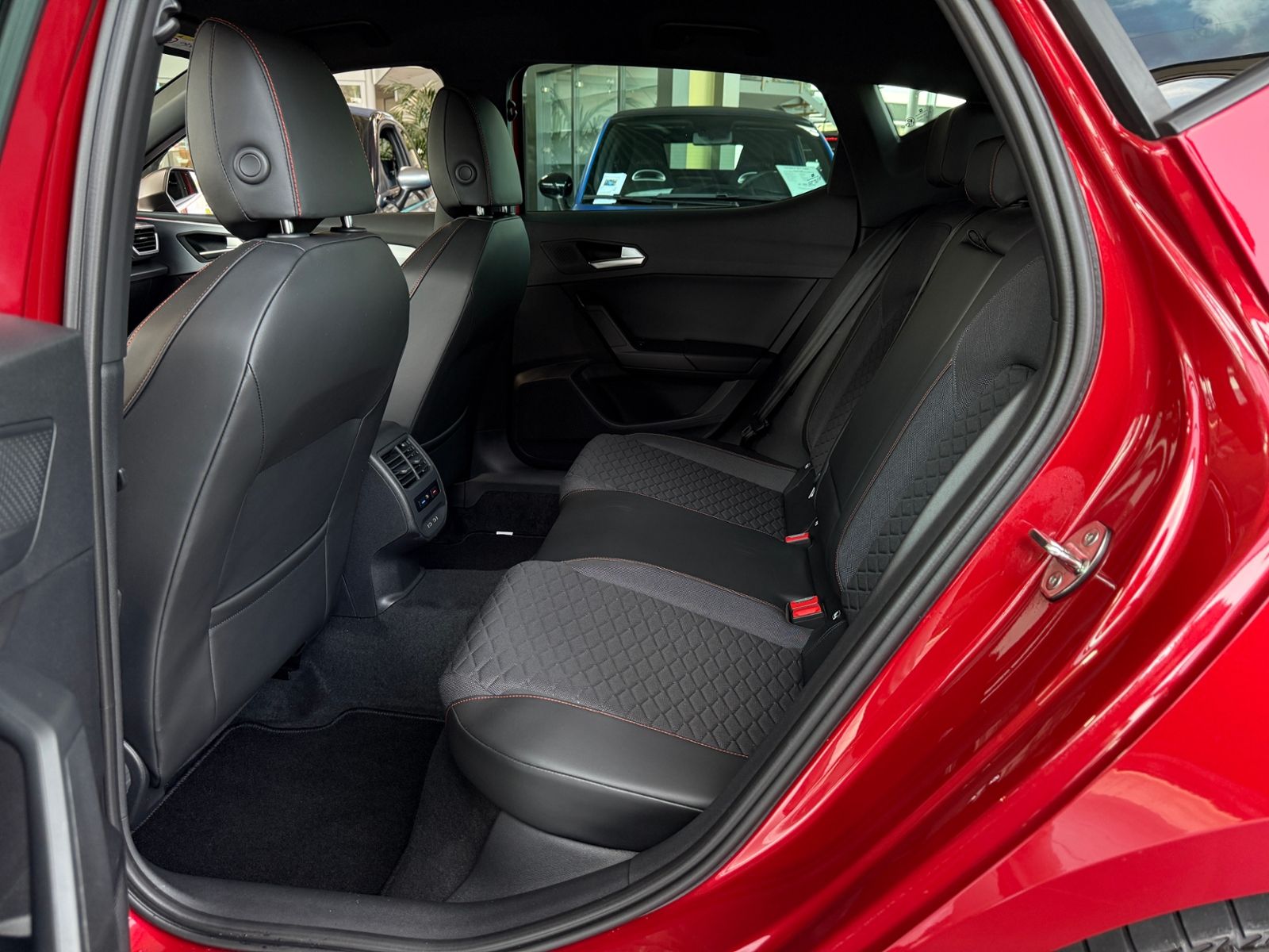 Fahrzeugabbildung SEAT Leon FR RFK LED NAVI CARPLAY