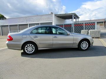Mercedes E 200 - 5
