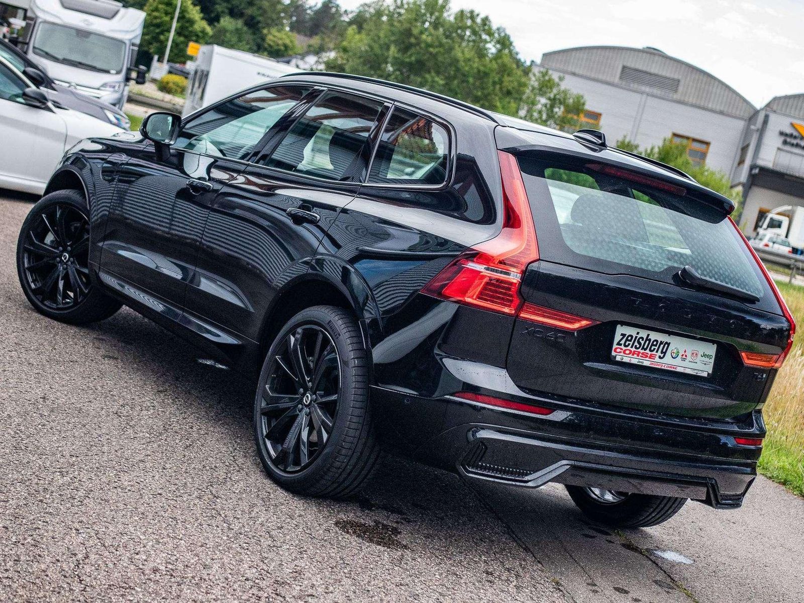 Fahrzeugabbildung Volvo XC60 Plus Black Edition Recharge Plug-In Hybrid