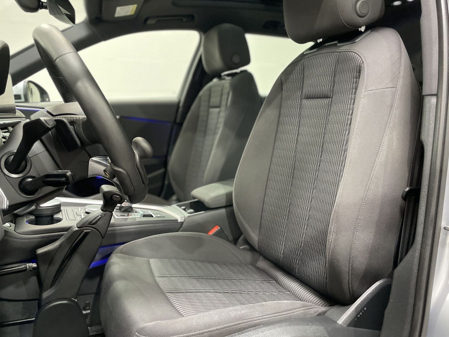 Fahrzeugabbildung Audi A4 Behinderteng. #Kamera#Matrix#ACC#Pano#Virtual