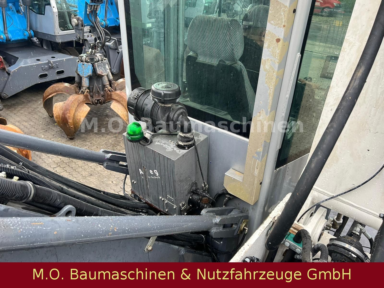 Fahrzeugabbildung Fuchs MHL 320 /AC /Magnetalage/ZSA/Hochfahrbare Kabine