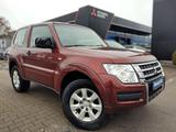 Mitsubishi Pajero 3.2 DI-D Basis DI-D SWB A/T AHK - rote Mitsubishi Pajero