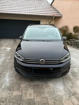 Volkswagen VW Touran 7-Sitzer mit Anhängerkupplung - Volkswagen Touran mit Benzin-Antrieb: Kombi, Automatik