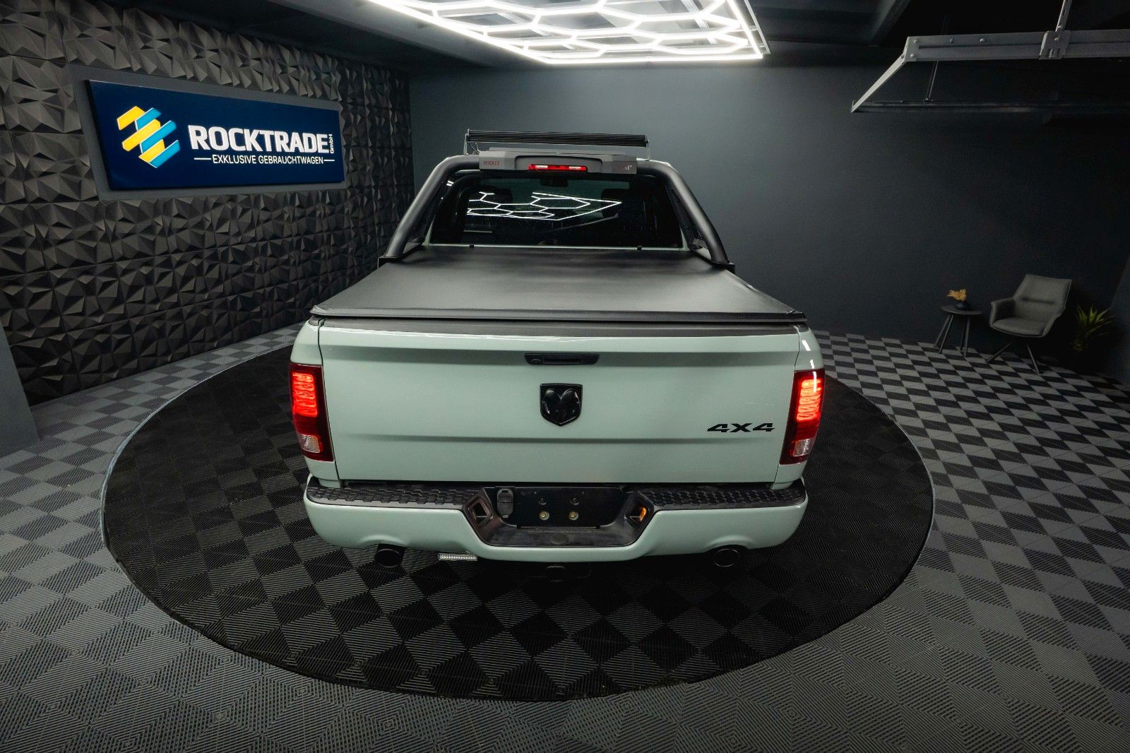 Fahrzeugabbildung Dodge RAM 5.7 V8 HEMI 4x4 OFFROAD Night-Paket *LED*AHK