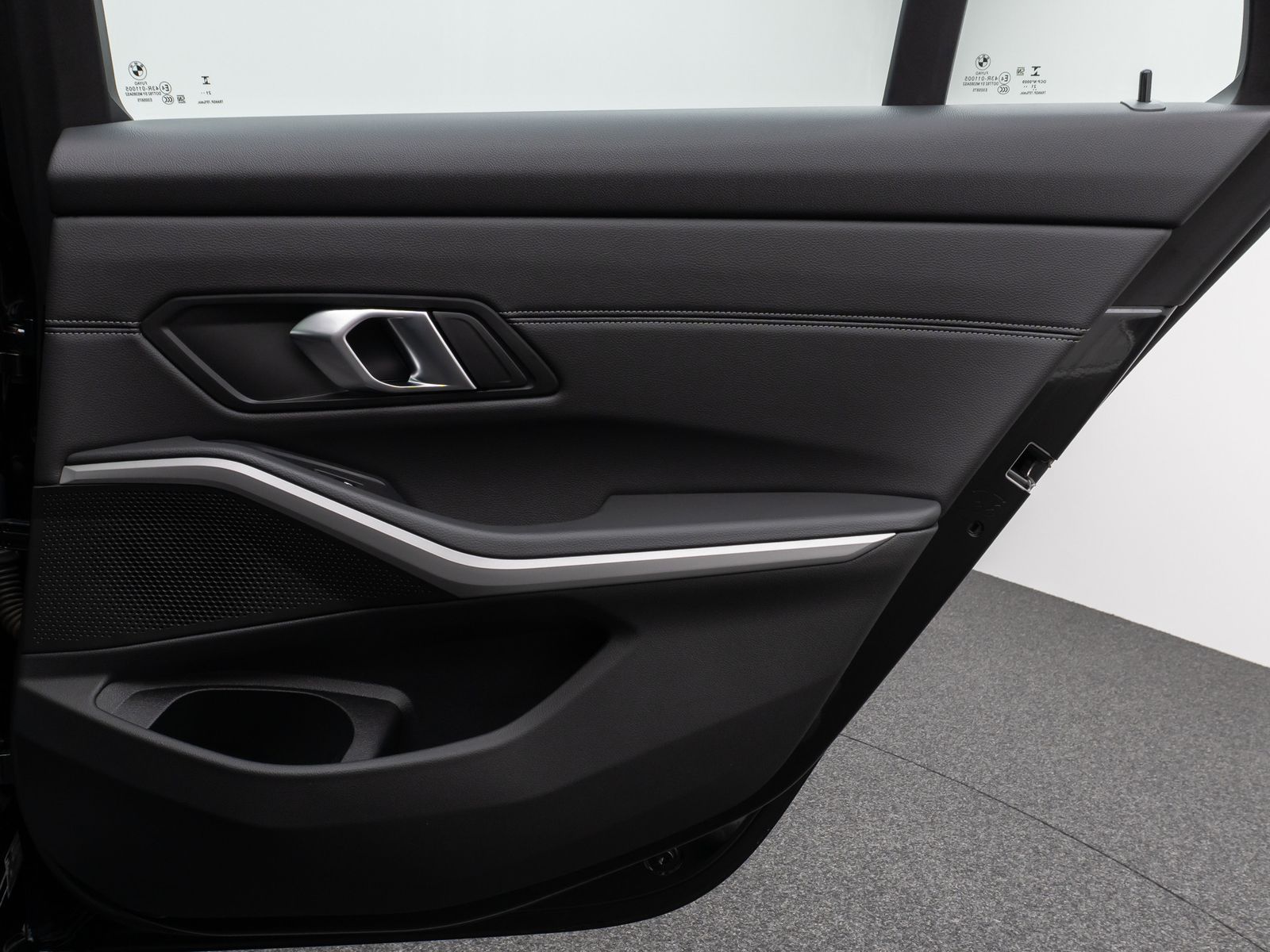 Fahrzeugabbildung BMW 318i GeschwindigReg DAB Alarm Kamera Sportsitz