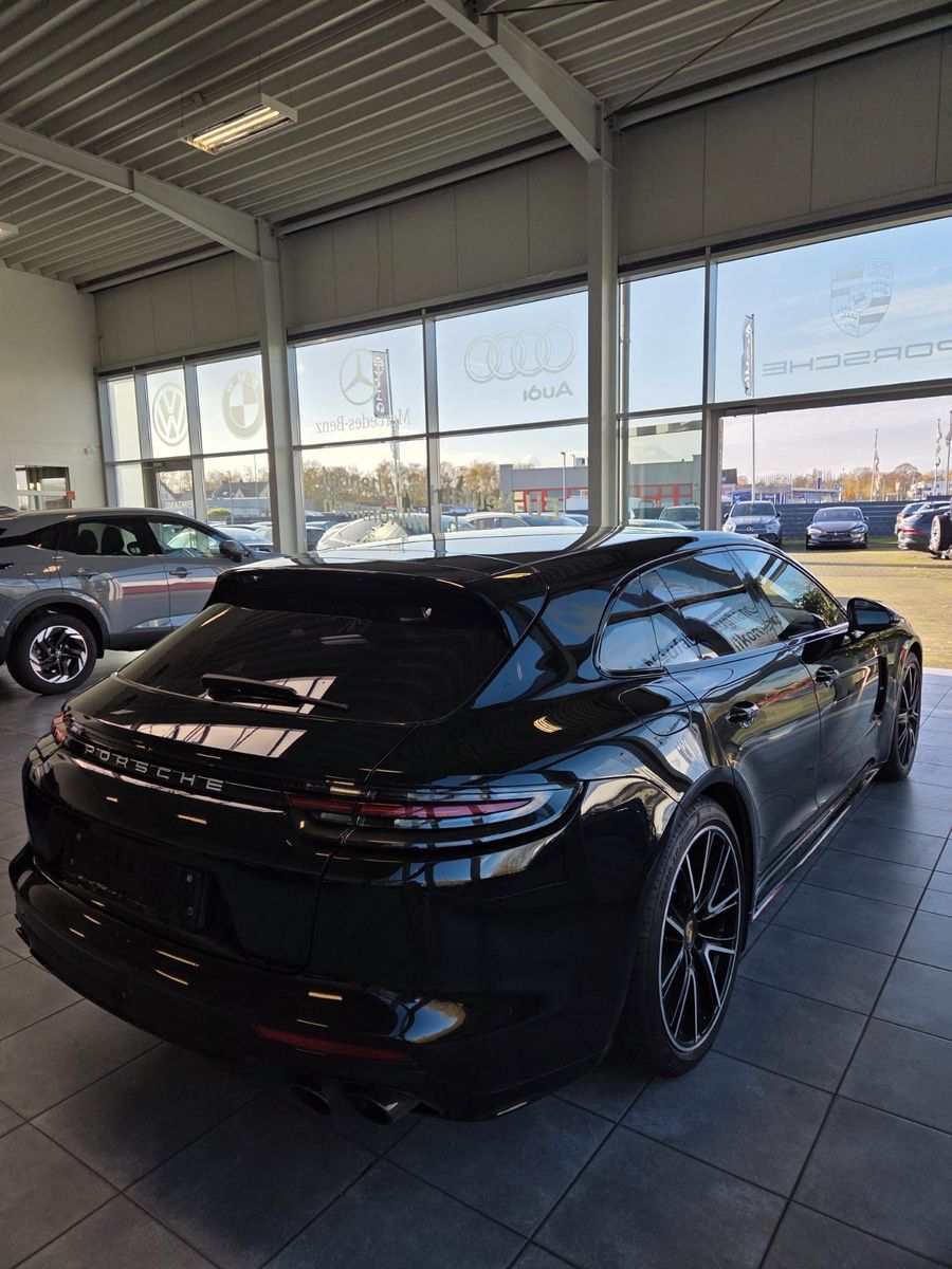 Fahrzeugabbildung Porsche Panamera Sport Turismo 4 E-Hybrid Platinum Editi