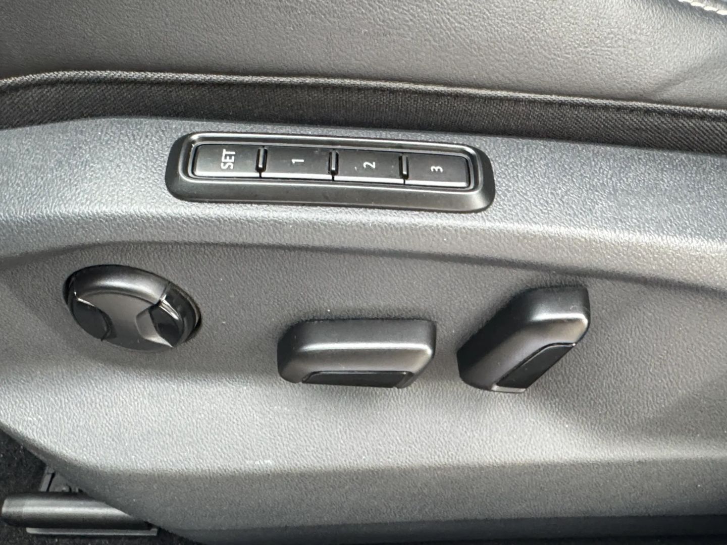 T-Roc 1.5 TSI R-LINE *AHK*NAVI*LEDER*MATRIX*