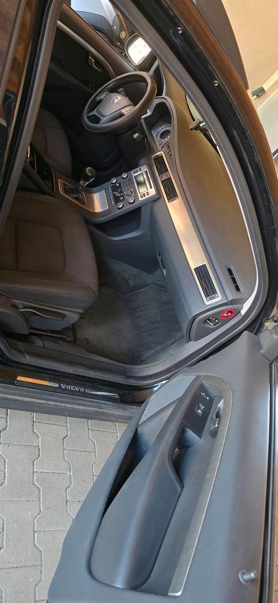 Volvo V70 2009 — photo 14