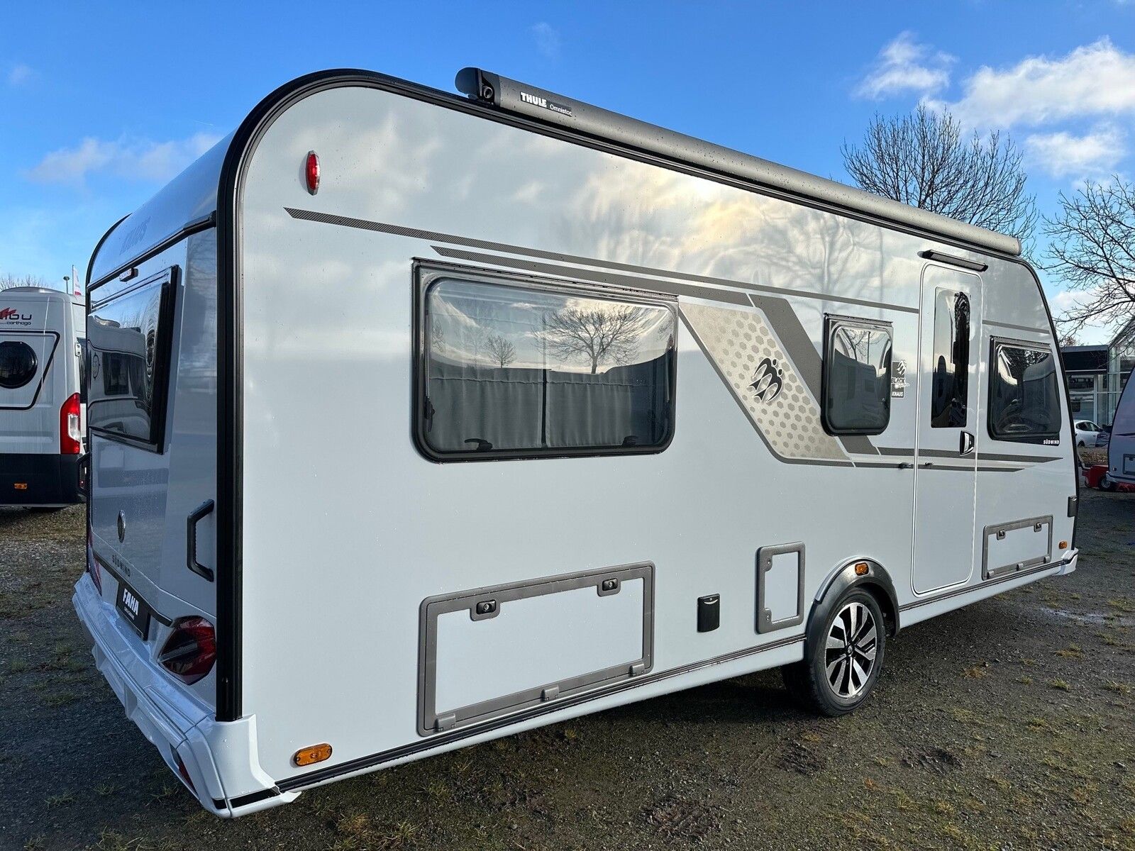 Fahrzeugabbildung Knaus Südwind BLACK SELECTION 540 UE Markise Mono City