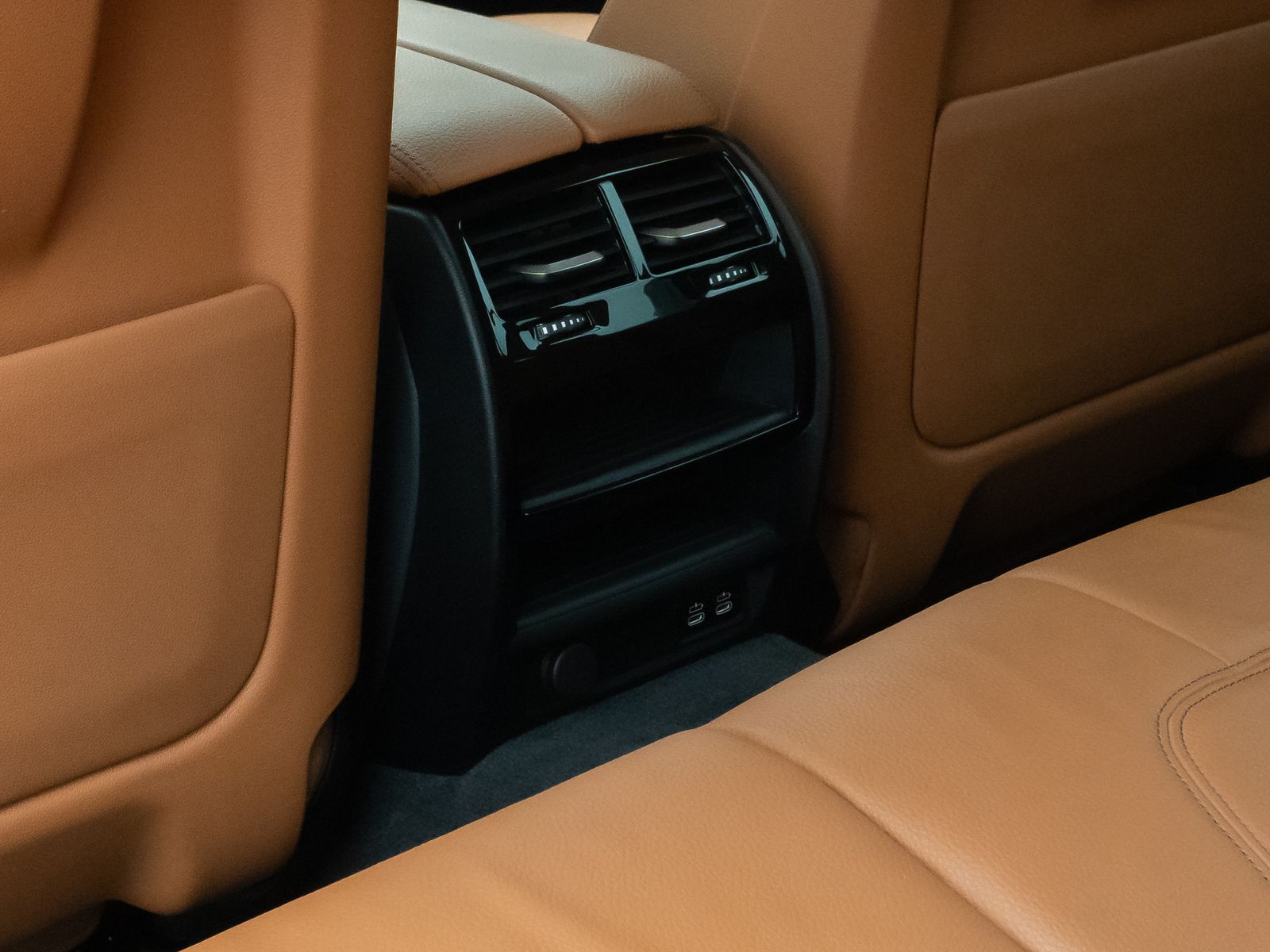 Fahrzeugabbildung BMW 530e xD LuxuryLine 360°HUD DAB AHK Komfort Sport