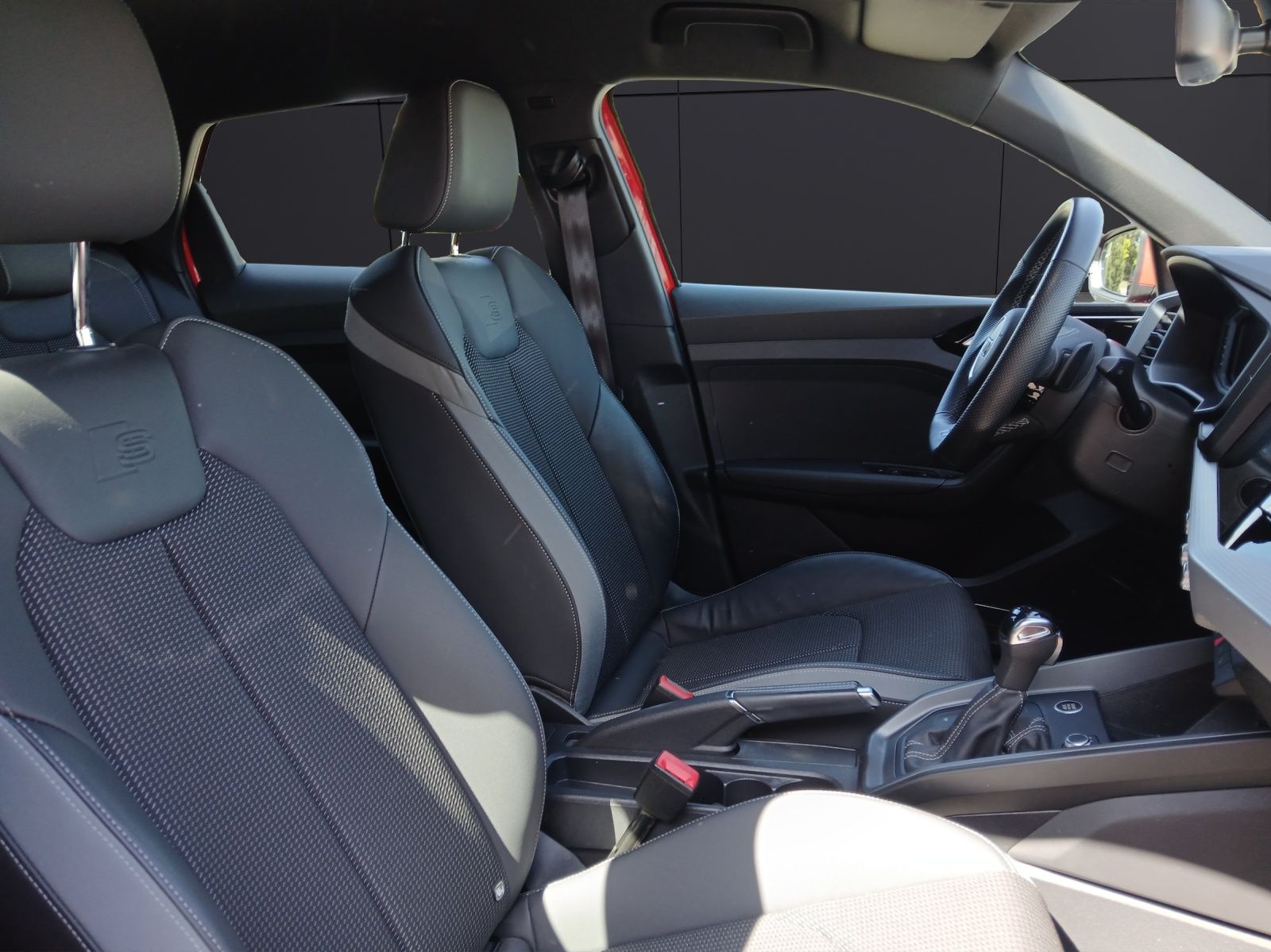 Fahrzeugabbildung Audi A1 Sportback 35 TFSI S-line S-tronic STH LED Nav