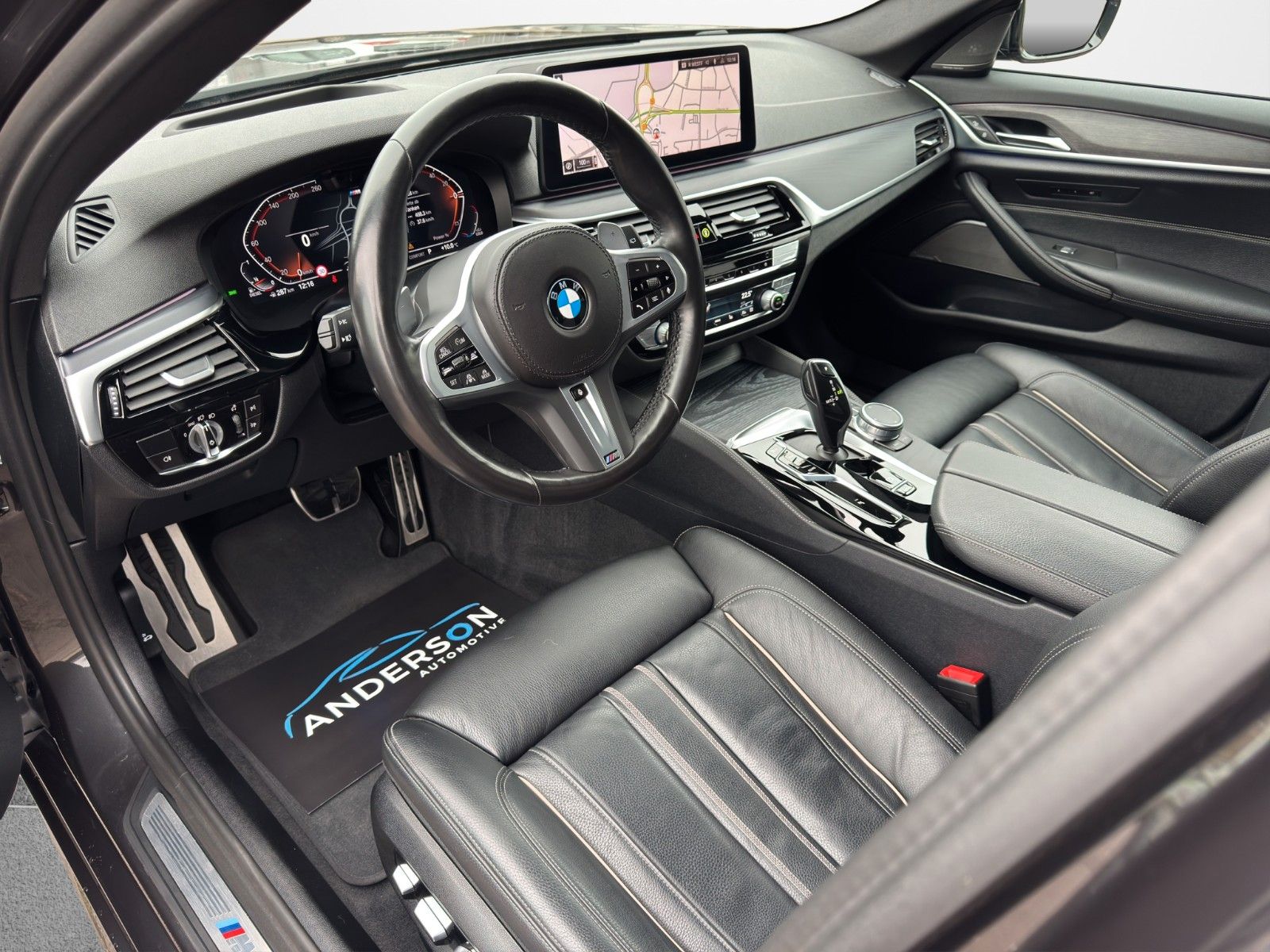 Fahrzeugabbildung BMW 530D TOURING XDRIVE M SPORT HUD H&K PANO LASER