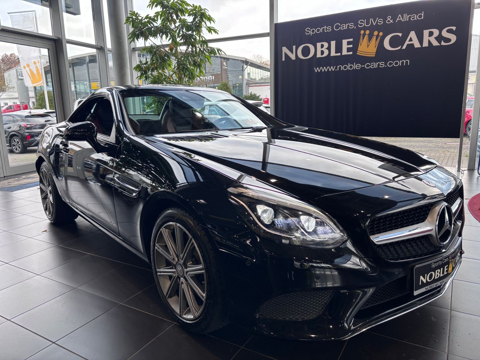 Fahrzeugabbildung Mercedes-Benz SLC 300 9G-Tronic LED NAVI ALU