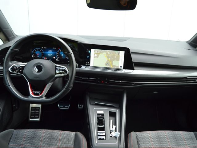 Golf VIII GTI 2.0 TSI DSG 18-ZOLL+SFW/LED/NAVI+V