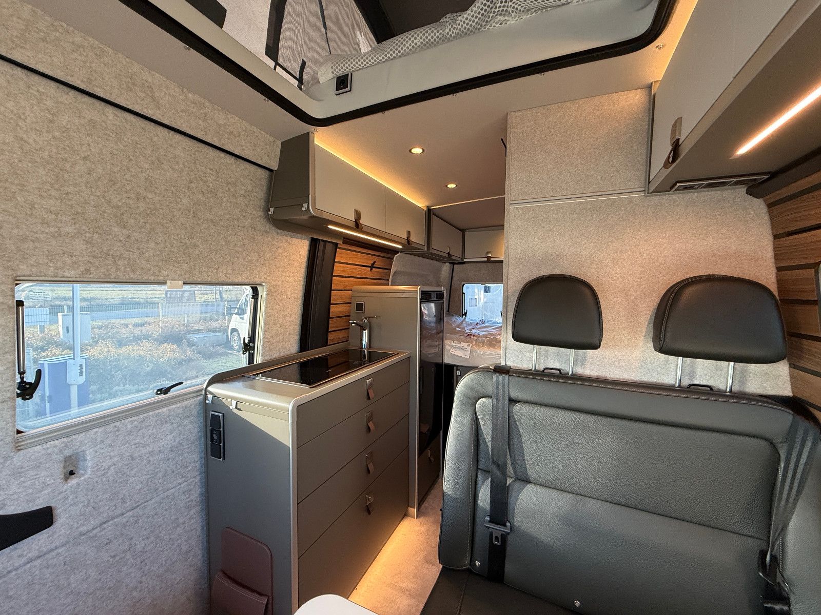 Fahrzeugabbildung HYMER / ERIBA / HYMERCAR Grand Canyon S - MB 600 SD- 4x4- 11.496€ sparen!