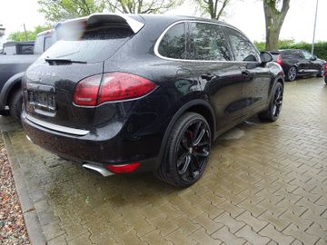 Porsche Cayenne - 4