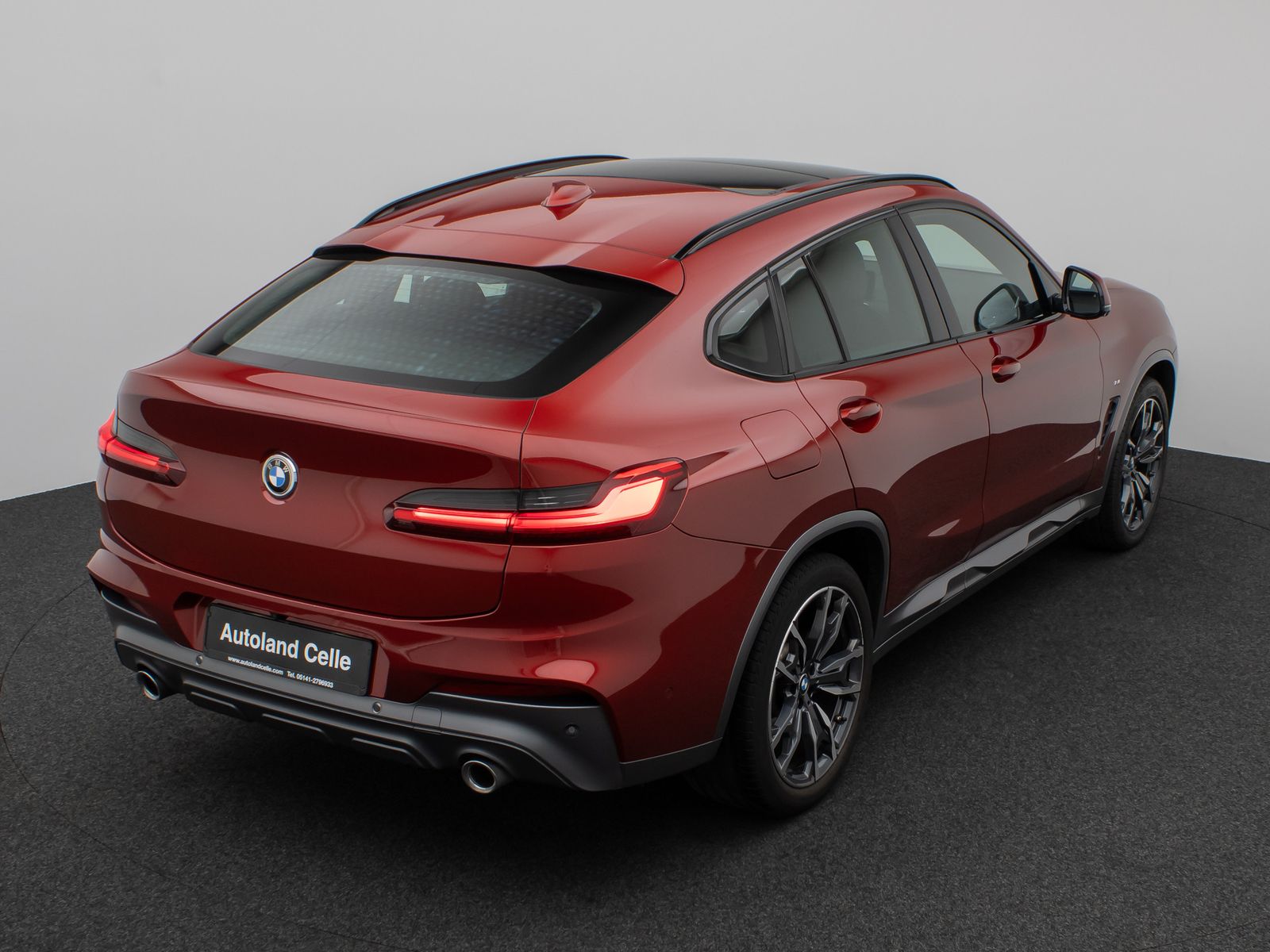 Fahrzeugabbildung BMW X4 xD20d M Sport X Panorama HUD HiFi Komfort 20"