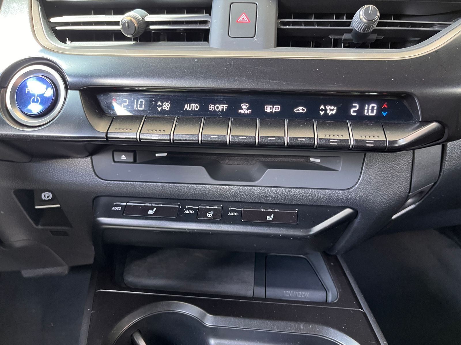 Fahrzeugabbildung Lexus UX 250 h Style Edition Full Link RFK KLIMA LED
