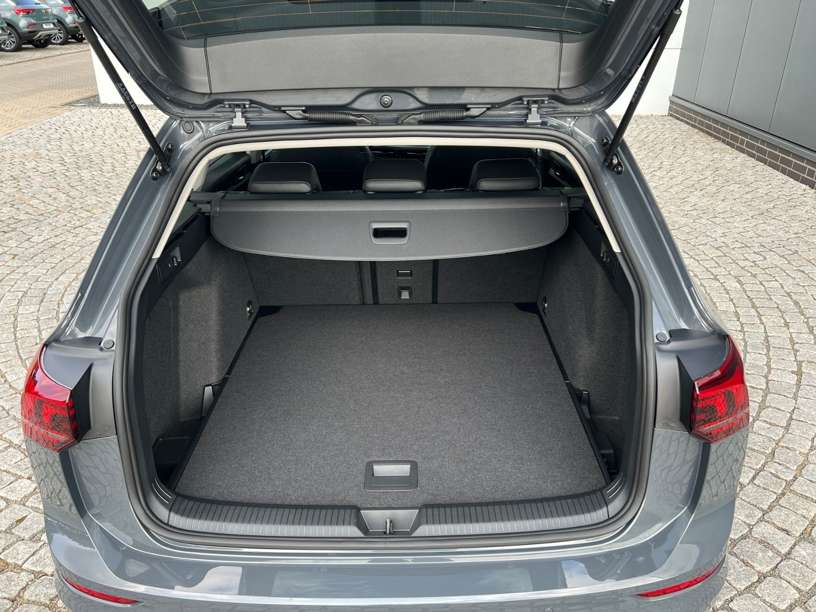 Fahrzeugabbildung Volkswagen Golf VIII Variant GOAL 1.5 eTSI DSG *AHK, LED, N