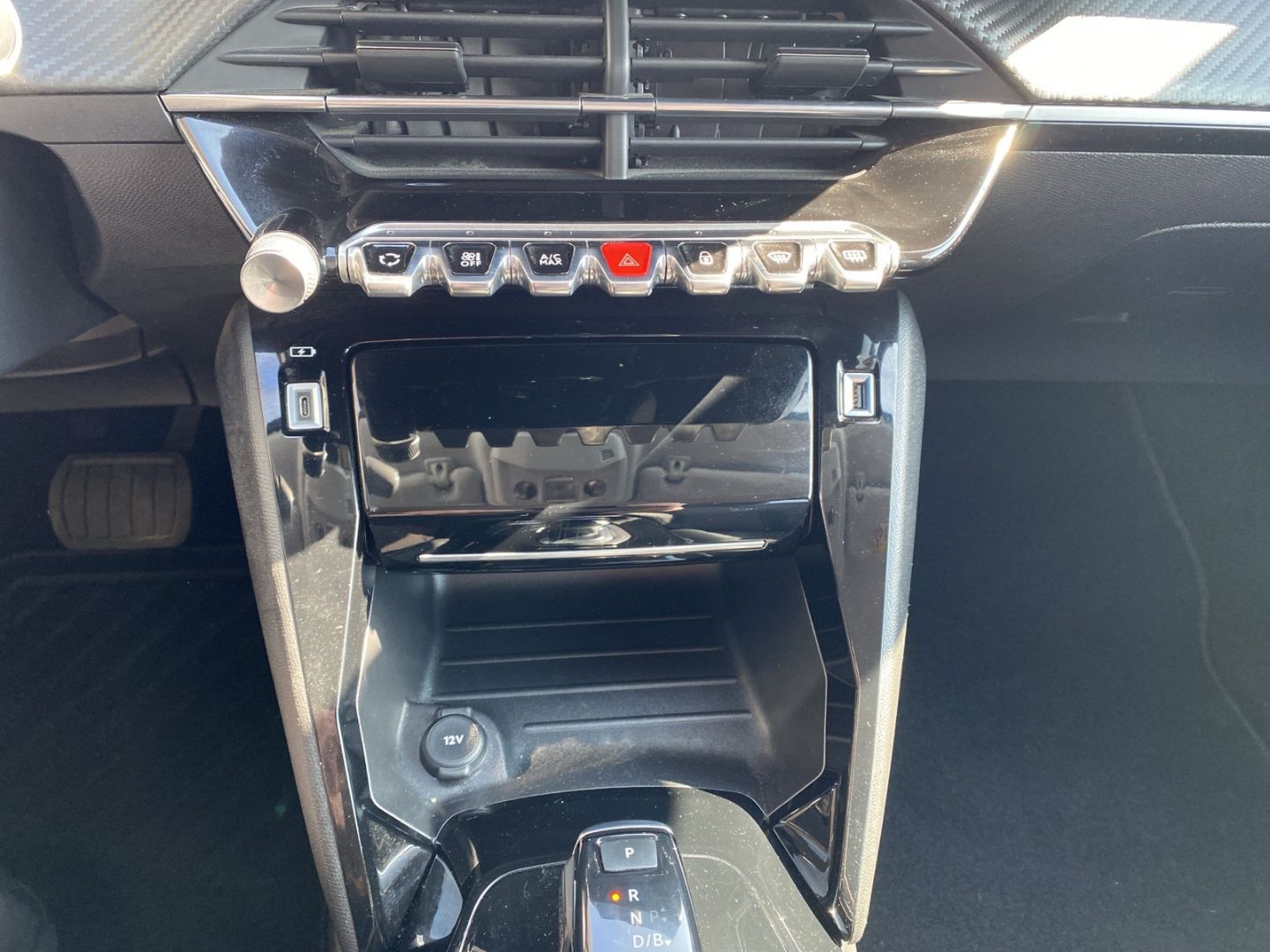 Fahrzeugabbildung Peugeot 208 E- ALLURE ELETKROMOTOR 136