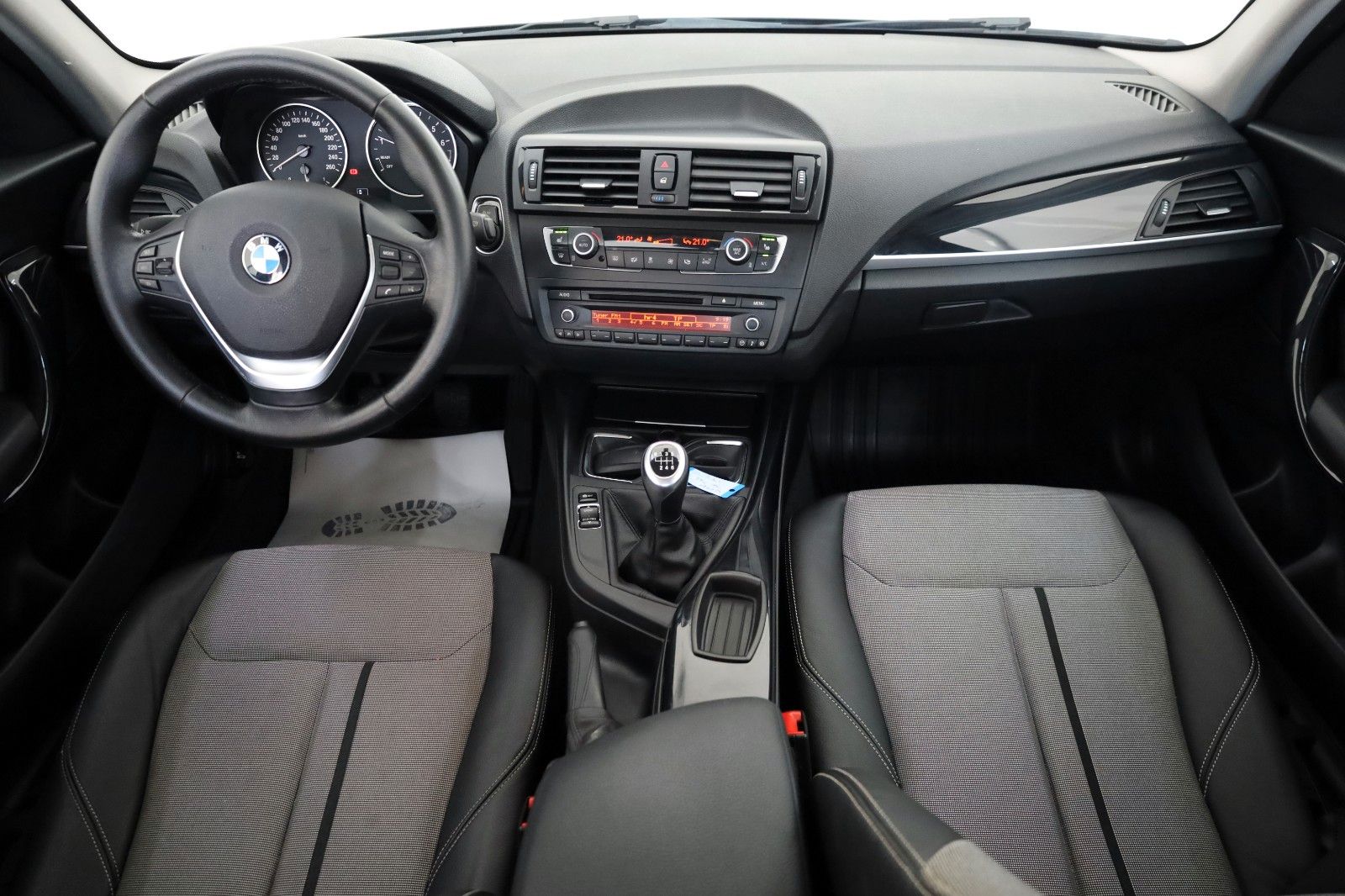 Fahrzeugabbildung BMW 116i Lim. 5-trg.  Urban Line SH,PDC,Allwetter