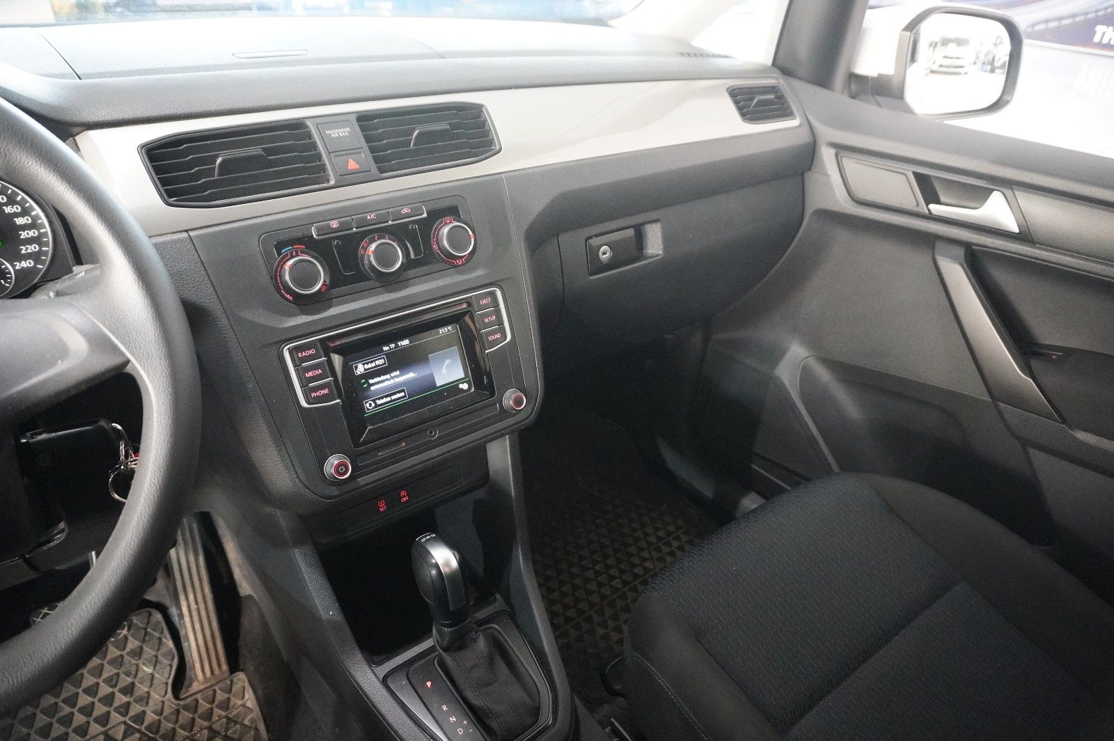 Fahrzeugabbildung Volkswagen Caddy 1.4 TSI TRENDLINE DSG 5-SITZE KLIMA/AHK