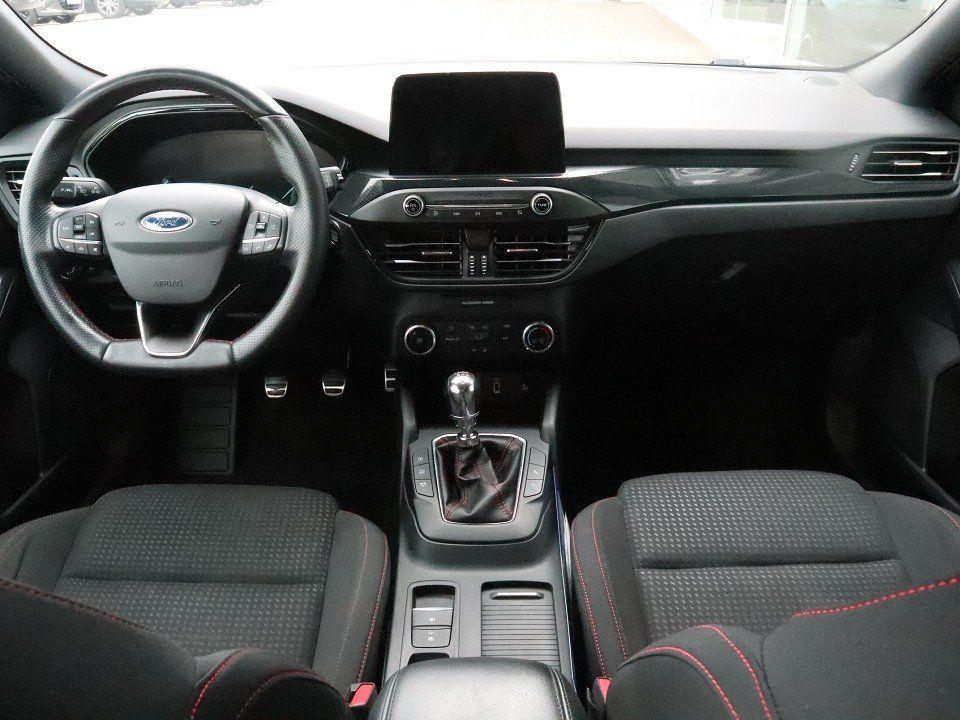 Fahrzeugabbildung Ford Focus Turnier 1.5 ST-Line AHK NAVI ACAA SHZ KeyL