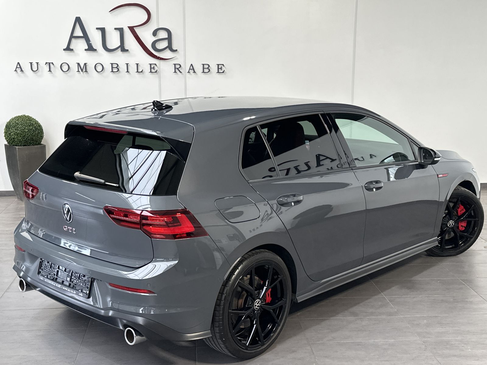 Fahrzeugabbildung Volkswagen Golf VIII GTI NAV+IQ-LIGHT+AHK+DCC+19ZO+H&K+1HD