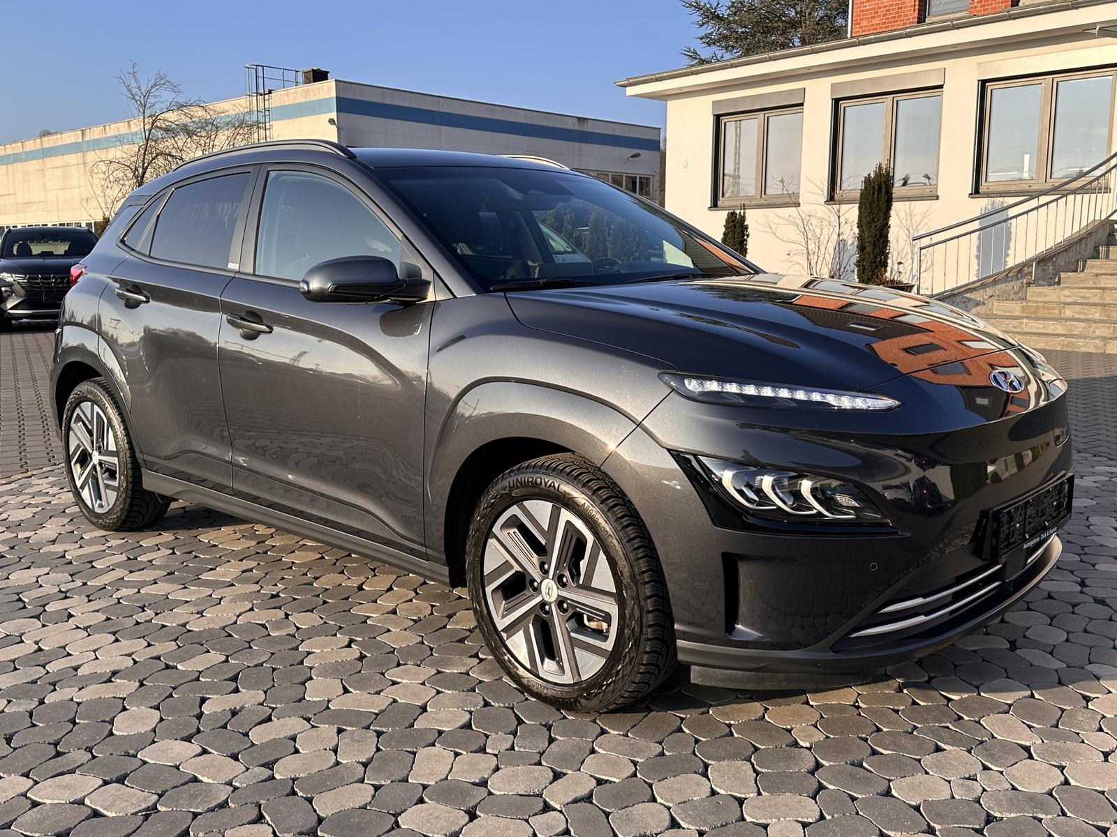 Hyundai Kona Elektro Trend LED ACC NAV CAM WÄMPU SHZ LHZ