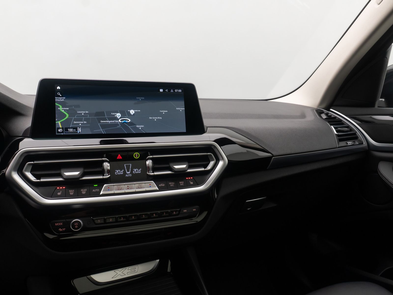 Fahrzeugabbildung BMW X3 xD30e Panorama 360&deg;HUD DAB HiFi AHK Komfort