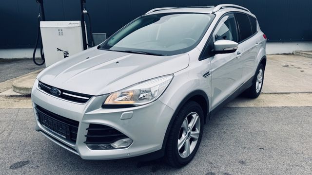 Ford Kuga Titanium 2.0 CDTI+AHK+Leder+Panorama+Navi++